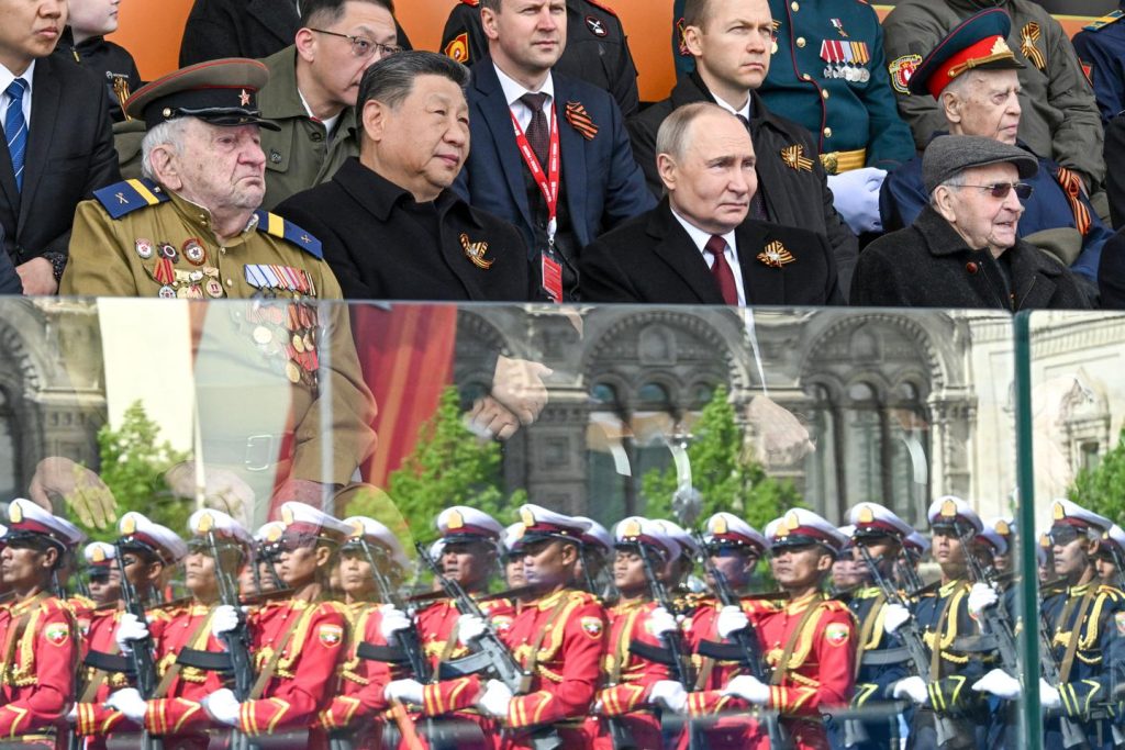 في Red Square ، يحتفل موكب فلاديمير بوتين بالهجوم في أوكرانيا