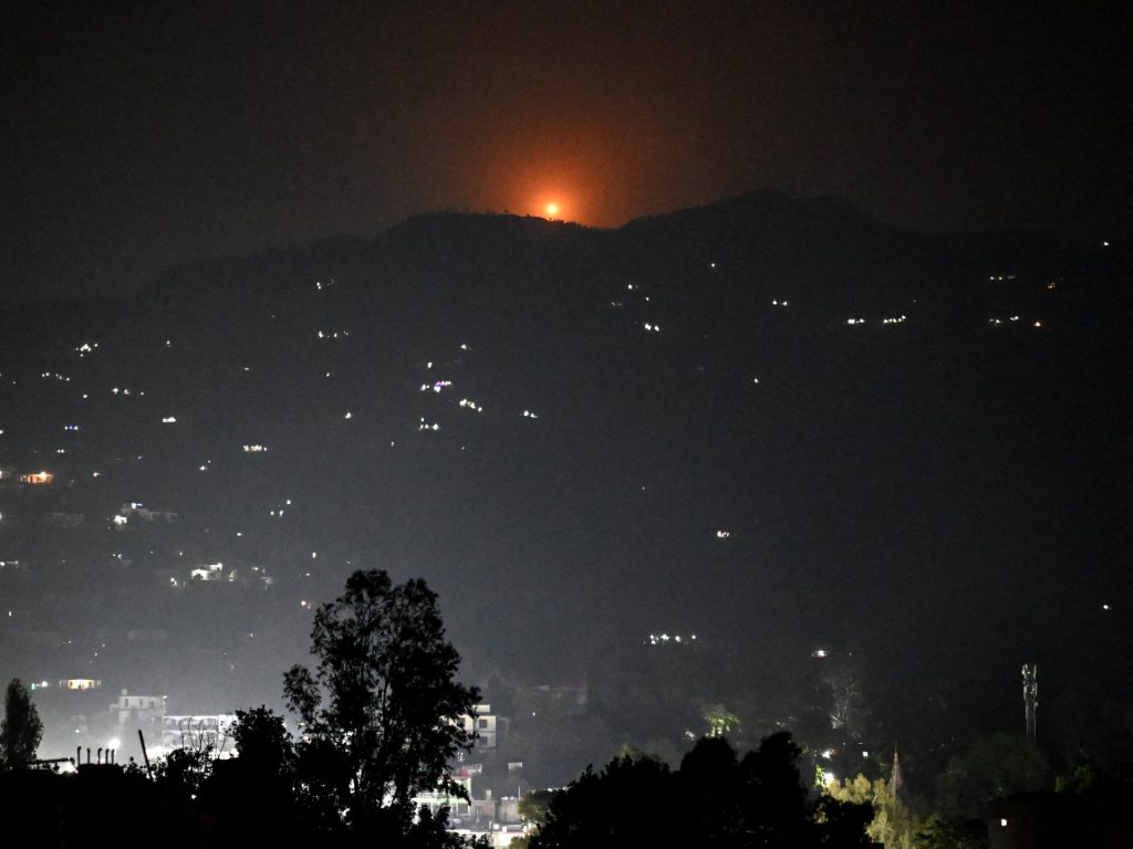 قصف صاروخي هندي على باكستان وإسلام آباد ترد