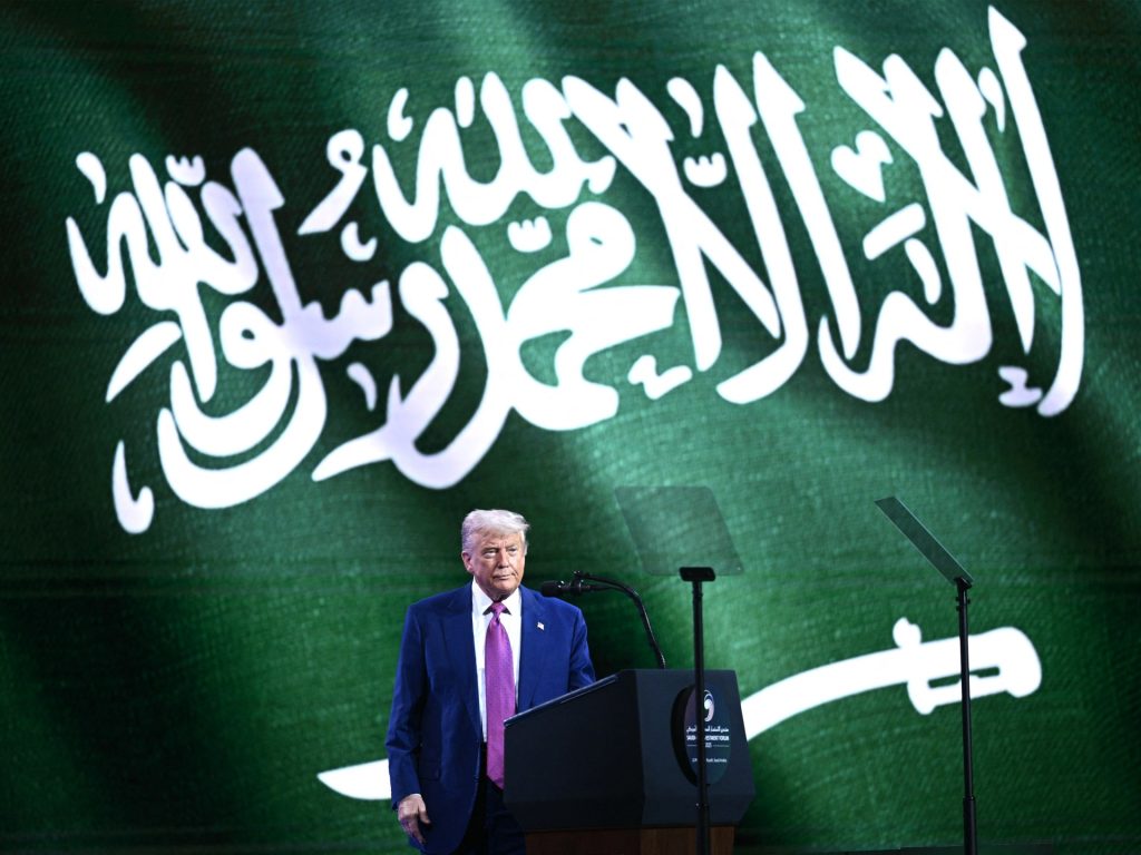 ترامب يتحدث عن الحوثيين ويتوعد إيران إذا رفضت الاتفاق النووي