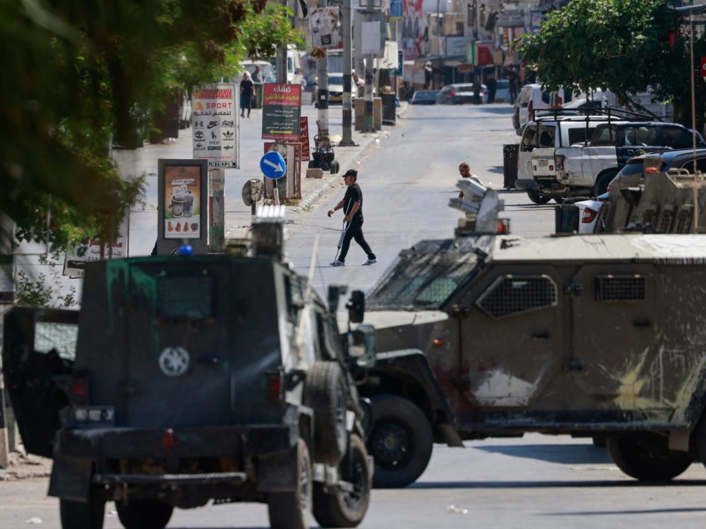 إصابات برصاص الاحتلال واقتحامات عدة في الضفة الغربية