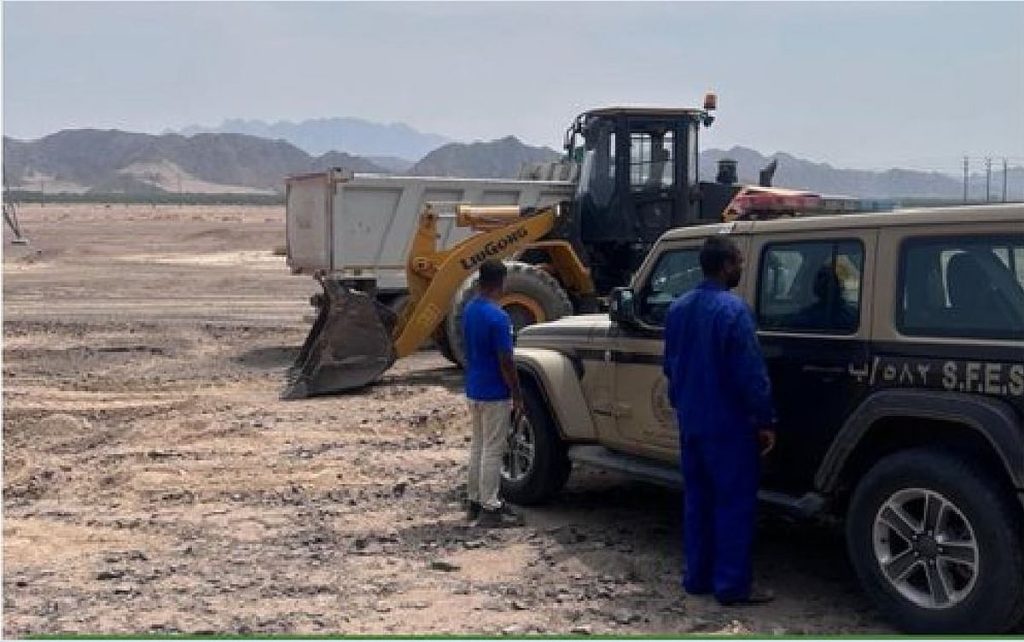 ضبط مقيمين مخالفين لنظام البيئة لاستغلالهما الرواسب في منطقة المدينة المنورة