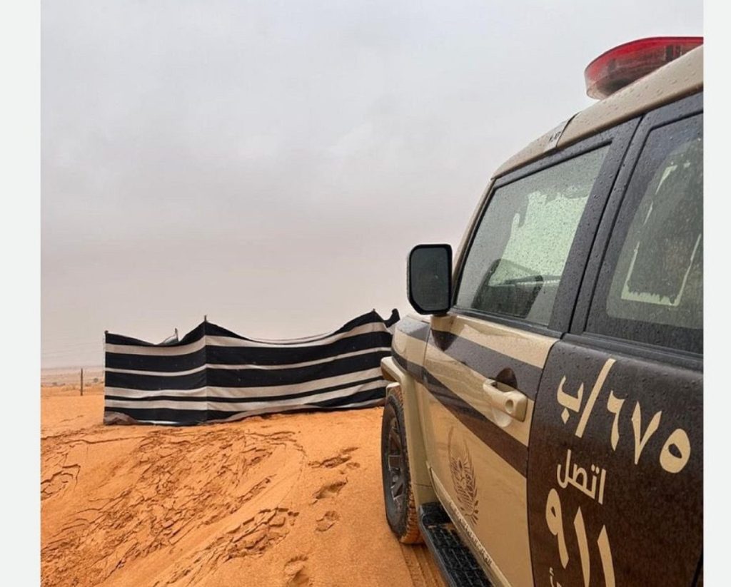 الأمن البيئي تضبط مخالفًا لنظام البيئة لارتكابه مخالفة التخييم في محمية الملك عبدالعزيز الملكية