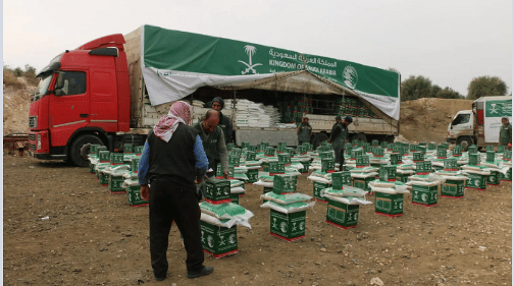 «سلمان للإغاثة» يوزّع 2.832 سلة غذائية وحقيبة صحية بمحافظة إدلب