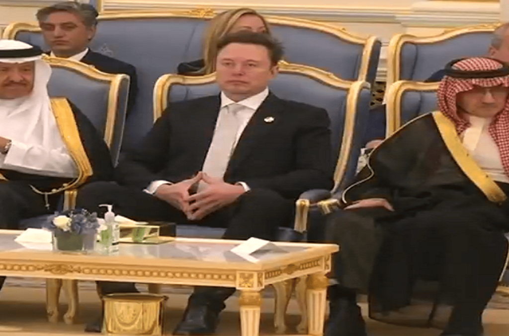 بالفيديو.. الملياردير إيلون ماسك في قصر اليمامة ضمن الوفد الرسمي للرئيس الأمريكي ترامب
