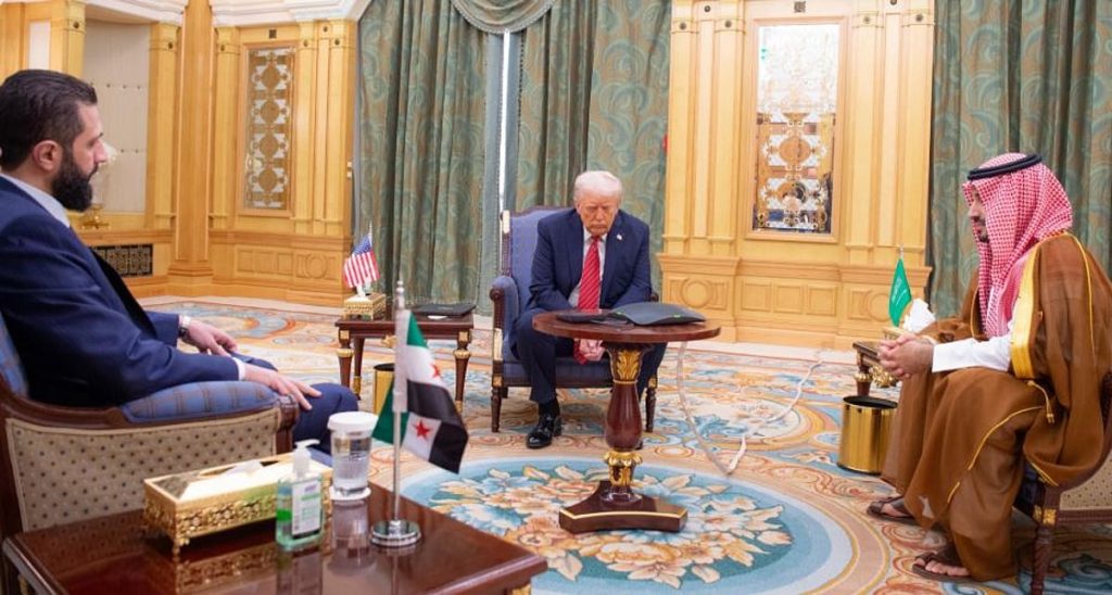 لقاء يجمع ولي العهد والرئيس الأمريكي والرئيس السوري في الرياض بمشاركة الرئيس التركي هاتفيًا