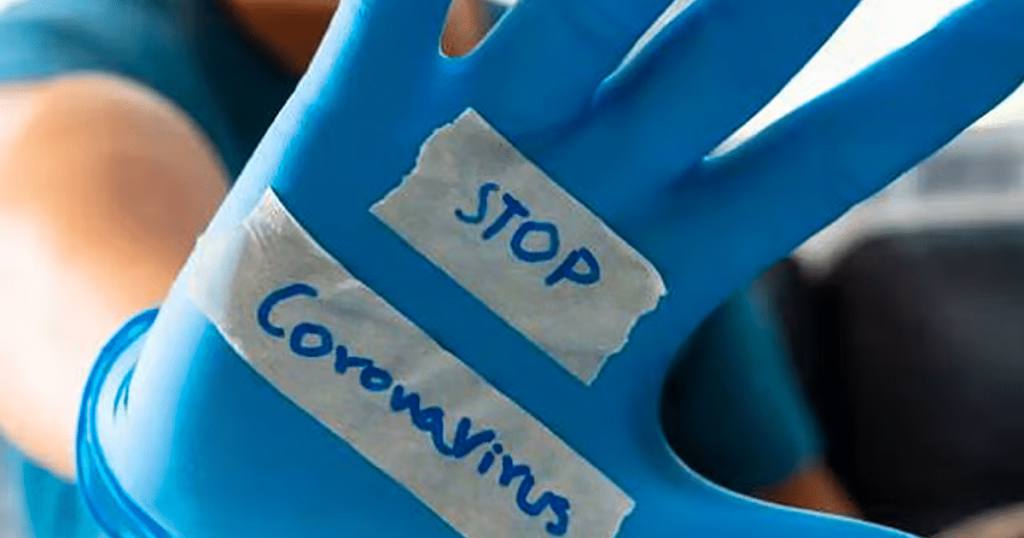 مستشفى النور التخصصي يحذر من استخدام القفازات: لا تقي من فيروس كورونا