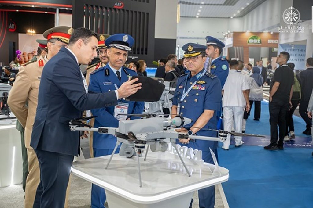 مدير الأركان المشتركة للقوات المسلحة يزور معرض LIMA 2025
