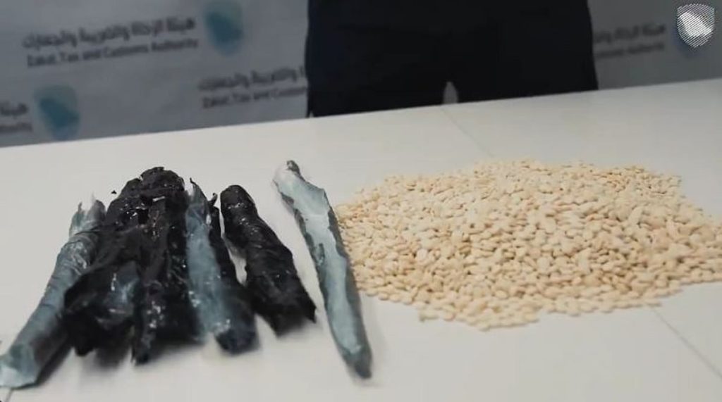 إحباط 5 محاولات لتهريب أكثر من 240 ألف حبة من مادة «الإمفيتامين» مُخبأة في شاحنات