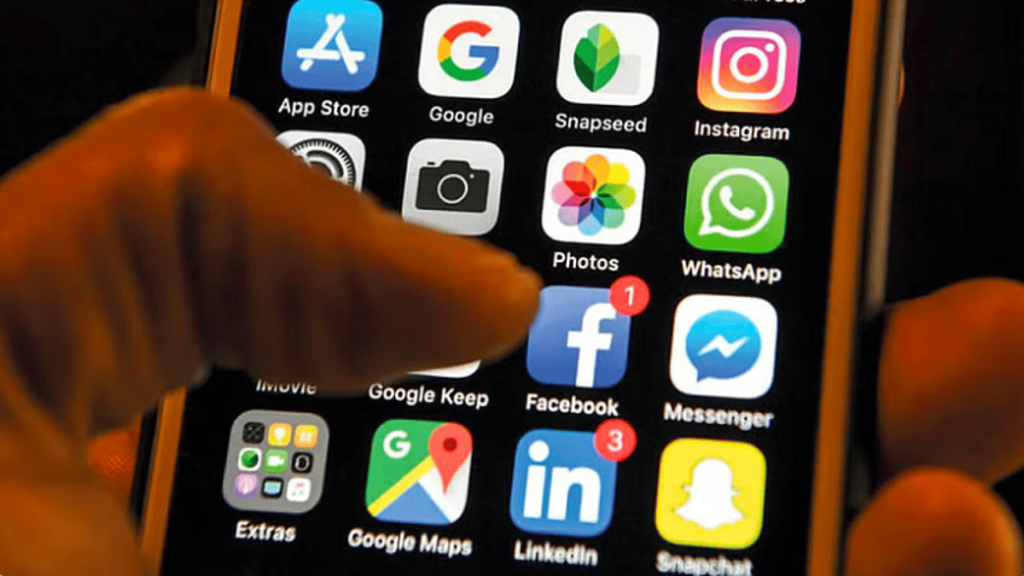 باحثة: منصات التواصل تسبب تفككا أسريا بدرجات متفاوتة