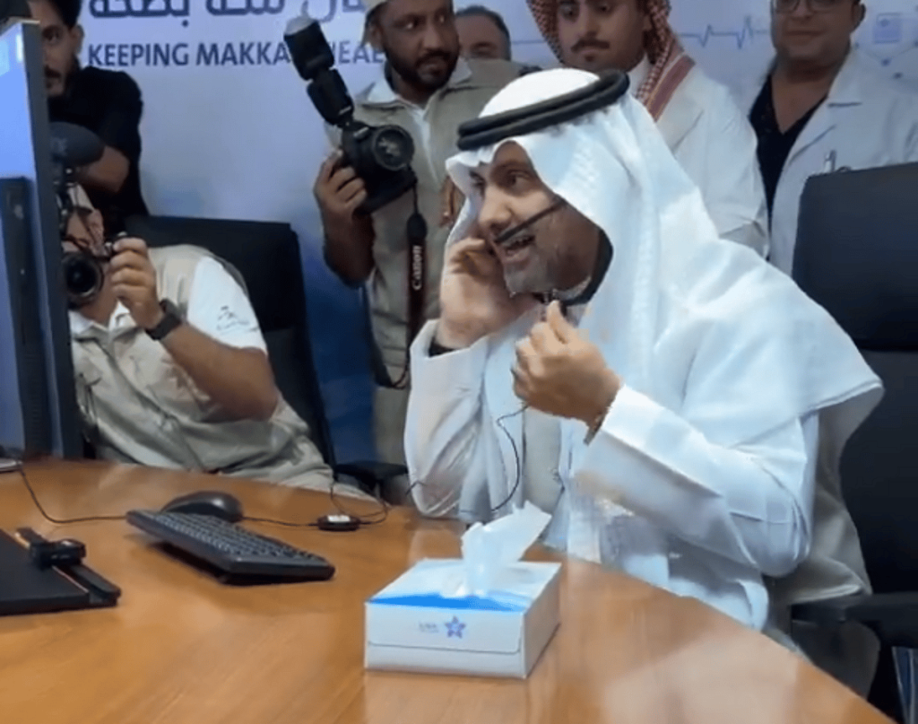 وزير الصحة يطمئن على حالة حاج هندي عبر مستشفى «صحة» الافتراضي