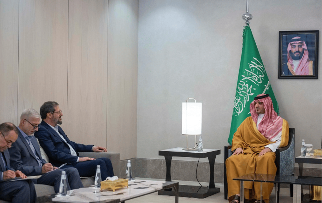 وزير الداخلية يستقبل رئيس منظمة الحج الإيرانية