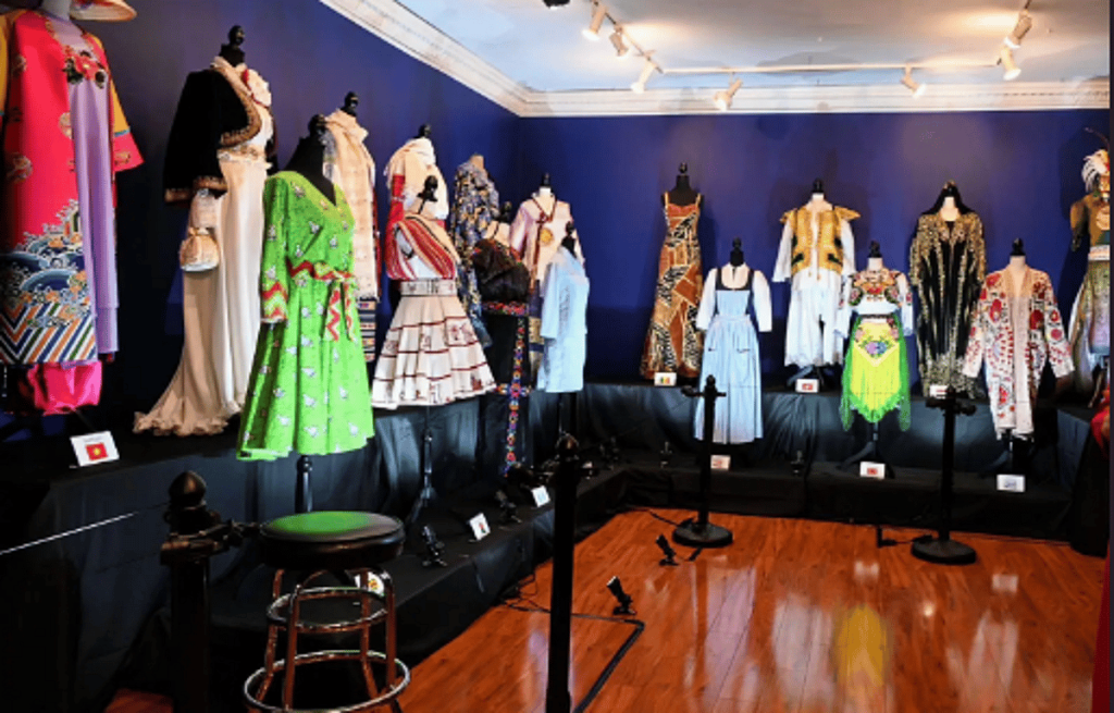 الملحقية الثقافية في الولايات المتحدة تُبرز الهوية السعودية في معرض ثقافي