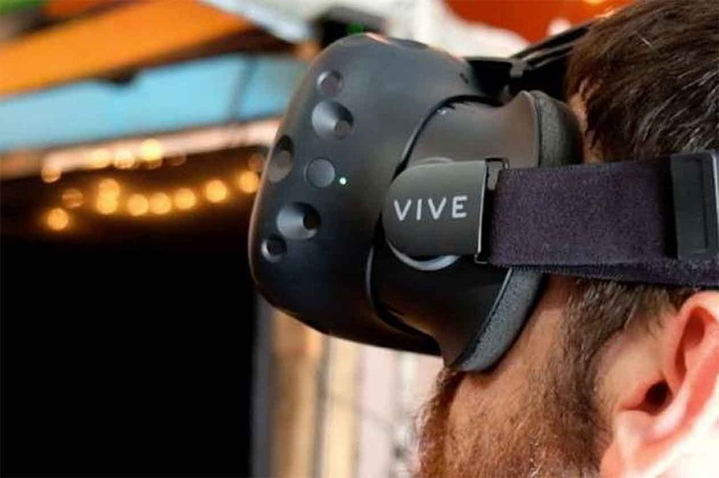 تقنية الواقع الافتراضي (VR) تنقل زوّار معرض “جسور” في رحلة ساحرة إلى الحرمين الشريفين