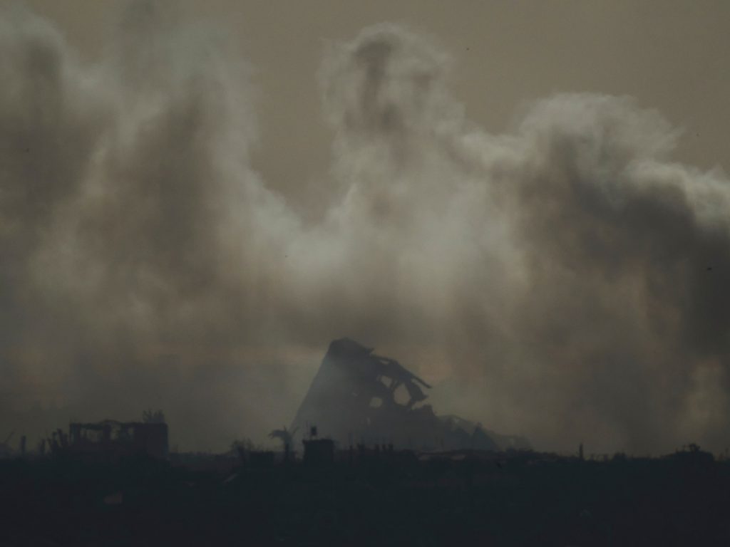 عشرات الشهداء والمفقودين بغارات إسرائيلية عنيفة على غزة