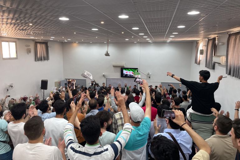 صور من فرح طلاب جامعة حماة في ممارسة حرية الشعائر الدينية-2