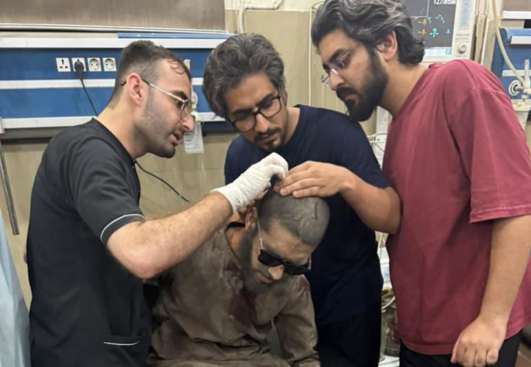 epa12078851 A handout photo made available by the Pakistani military Inter Services Public Relations, shows a person being treated after suffering injuries during a suspected Indian missile attack, at a hospital in Bahawalpur, Pakistan, 07 May 2025. India said it conducted military strikes on nine sites in Pakistan in retaliation for a deadly militant attack on tourists in Kashmir. EPA-EFE/ISPR / HANDOUT HANDOUT EDITORIAL USE ONLY/NO SALES