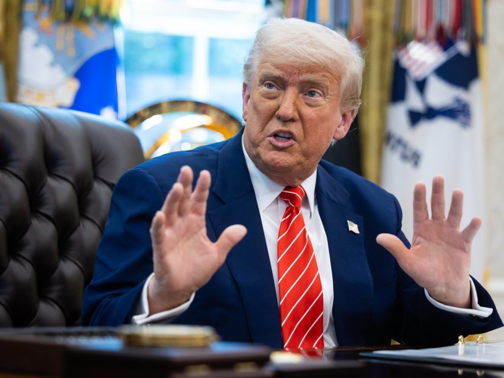 كيف علق ترامب على فيديو صفعة زوجة ماكرون؟