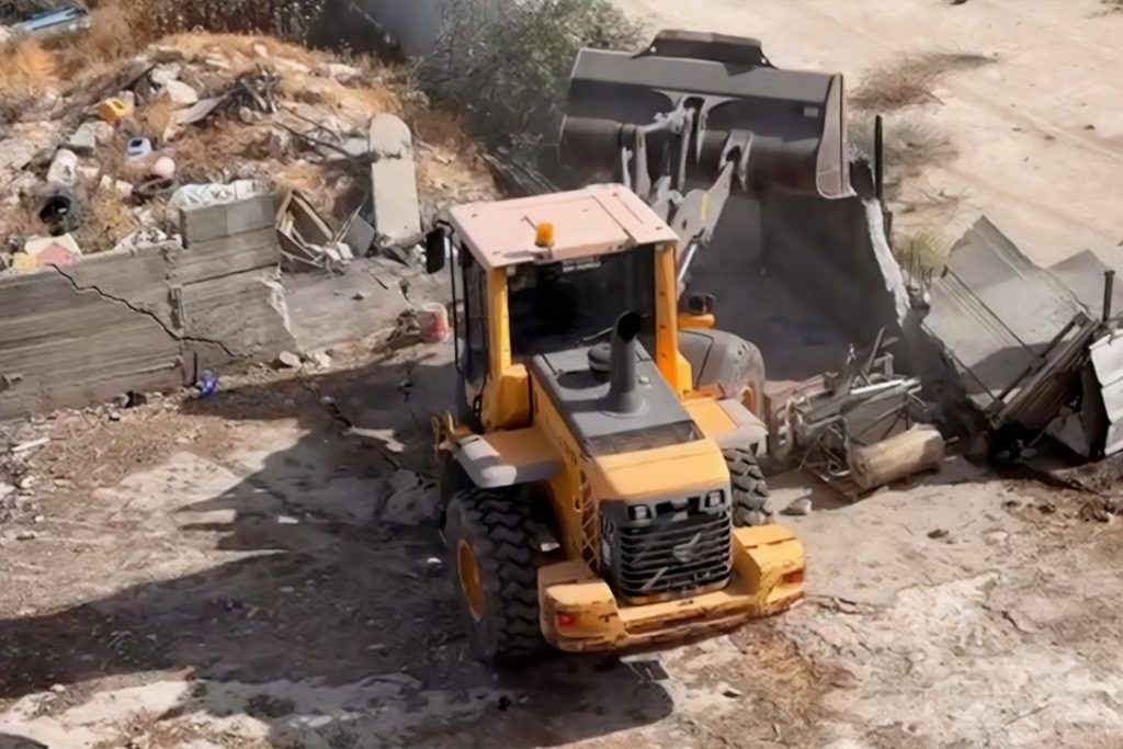 القدس: الاحتلال يهدم في عناتا ويمنع وقفة ضد إغلاق مدارس أونروا