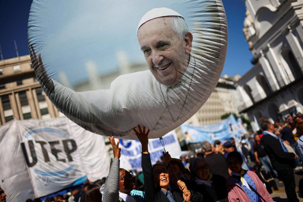 حوكمة البابا فرانسيس التي يراها خلفه