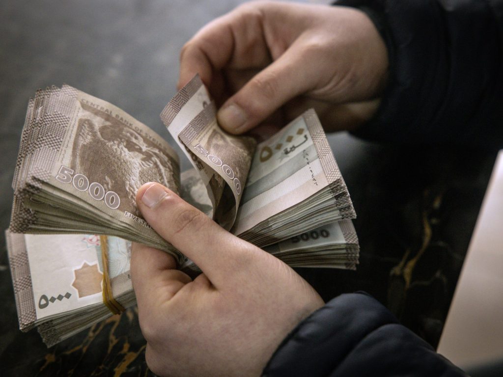 قفزة في سعر صرف الليرة السورية مقابل الدولار اليوم الأربعاء