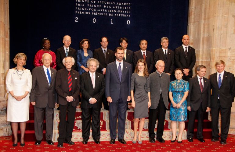 OVIEDO, SPAIN - OCTOBER 22: Prince Felipe of Spain and Princess Letizia of Spain (C) attend "Prince of Asturias Awards 2010" laureates audience at the Reconquista Hotel on October 22, 2010 in Oviedo, Spain. (Photo by Pool/Getty Images)