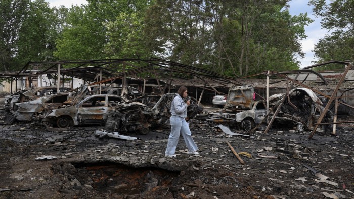 دونالد ترامب يحذر فلاديمير بوتين من أنه “يلعب بالنار” في أوكرانيا
