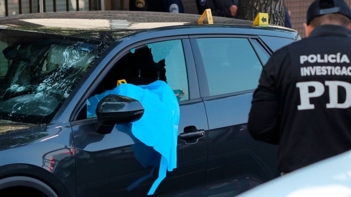 المسؤولون المكسيكيون اغتيلوا في هجوم نادر في رأس المال