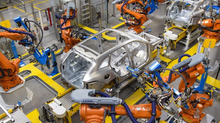 تغلق المملكة المتحدة في اتفاق التجارة في الولايات المتحدة مع حصص تعريفة أقل للسيارات والصلب