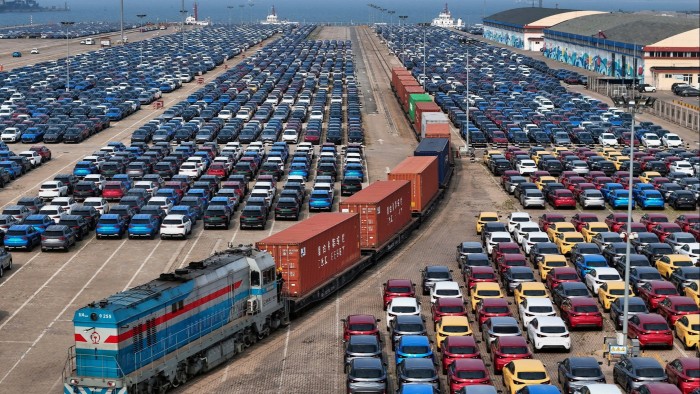 تشير الصين إلى صادرات الصدمات في أبريل قبل محادثات تجارية حاسمة معنا