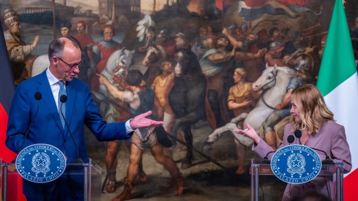 يحاول ميرز قمع بصق ميلوني ماكرون على أوكرانيا