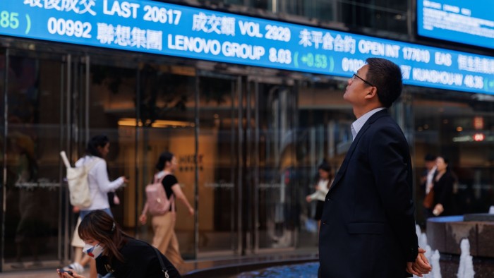 أسهم هونغ كونغ تتفوق على البر الرئيسي الصين من قبل معظمهم منذ عام 2008