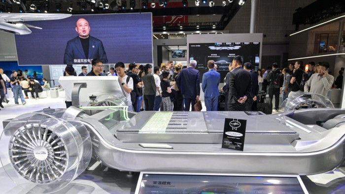 يرتفع زعيم البطارية في الصين Catl على لاول مرة في قائمة أكبر عام 2025