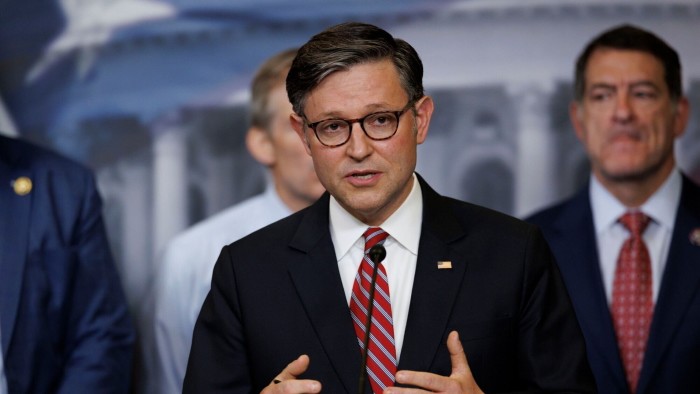 يقول جونسون إن الجمهوريين في مجلس النواب يتوصلون إلى صفقة على فاتورة ميزانية ترامب بقيمة 3 أمور