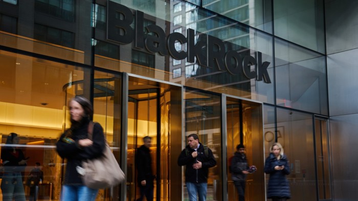 أوامر BlackRock المديرين الذين يعودون إلى المكتب خمسة أيام في الأسبوع