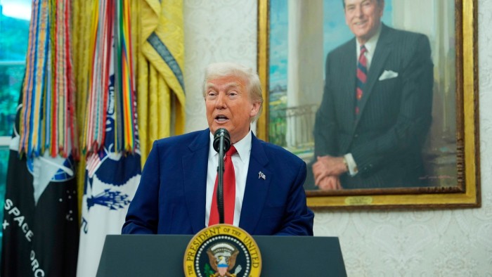 يأمر ترامب مصممي رقائق الولايات المتحدة بالتوقف عن البيع إلى الصين