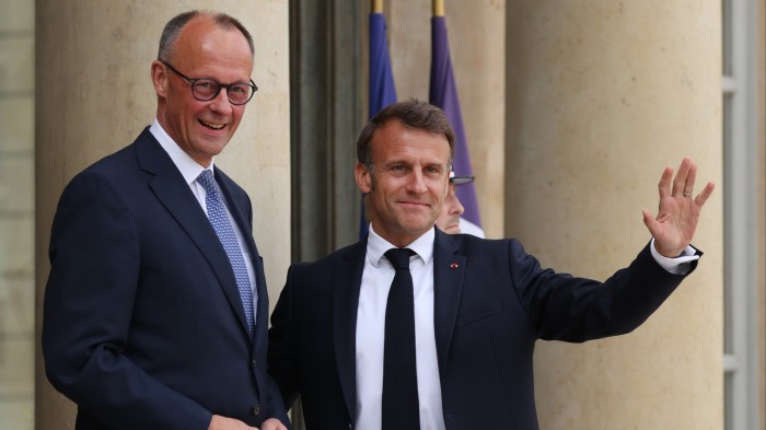 ألمانيا تسقط معارضة الطاقة النووية في تقارب مع فرنسا