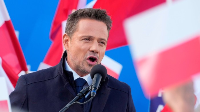 مرشح مؤيد للاتحاد الأوروبي في المقدمة في الجولة الأولى من بولندا التصويت الرئاسي