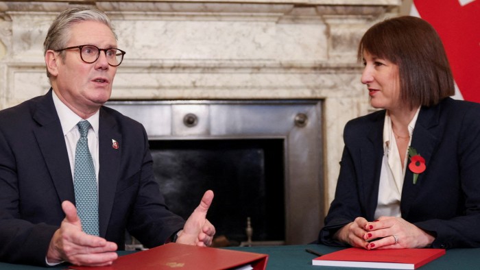 ينظر Starmer في تخفيض سقف الاستفادة من uk في المملكة المتحدة