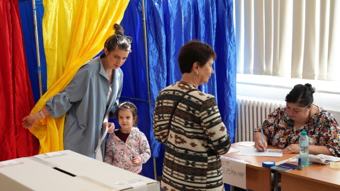 إقبال ضخم في انتخابات رومانيا كليف هانجر