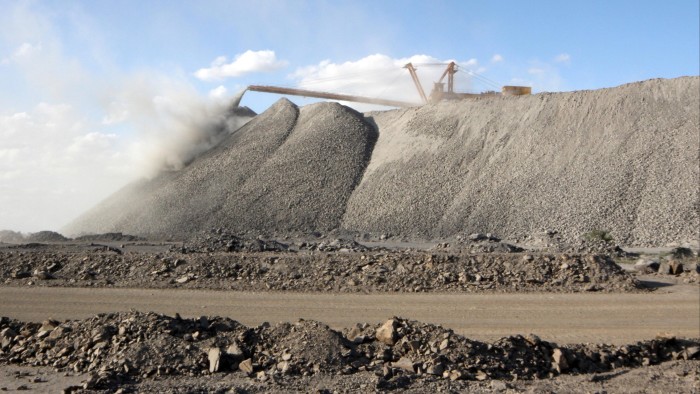 سلاسل التوريد العالمية مهددة بسبب الافتقار إلى الأرض الصينية النادرة