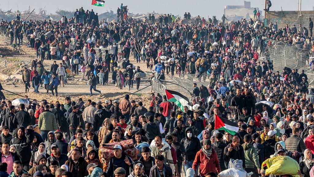 كيف تستغل إسرائيل أوامر الإخلاء لارتكاب الجرائم وتهجير السكان بغزة؟