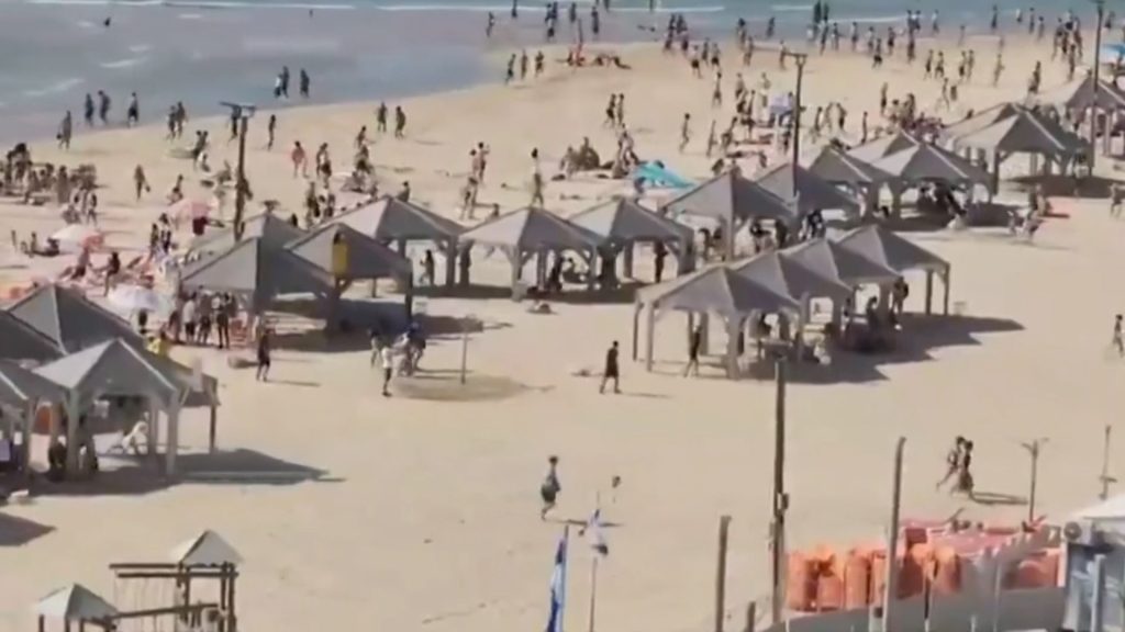 دوي انفجارات بإسرائيل وهروب ملايين للملاجئ بسبب صاروخ يمني