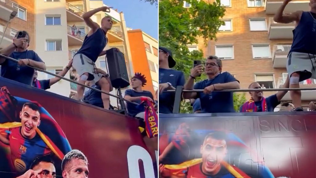 فيرمين لاعب برشلونة كاد يسقط خلال احتفالات الفريق بلقب الليغا