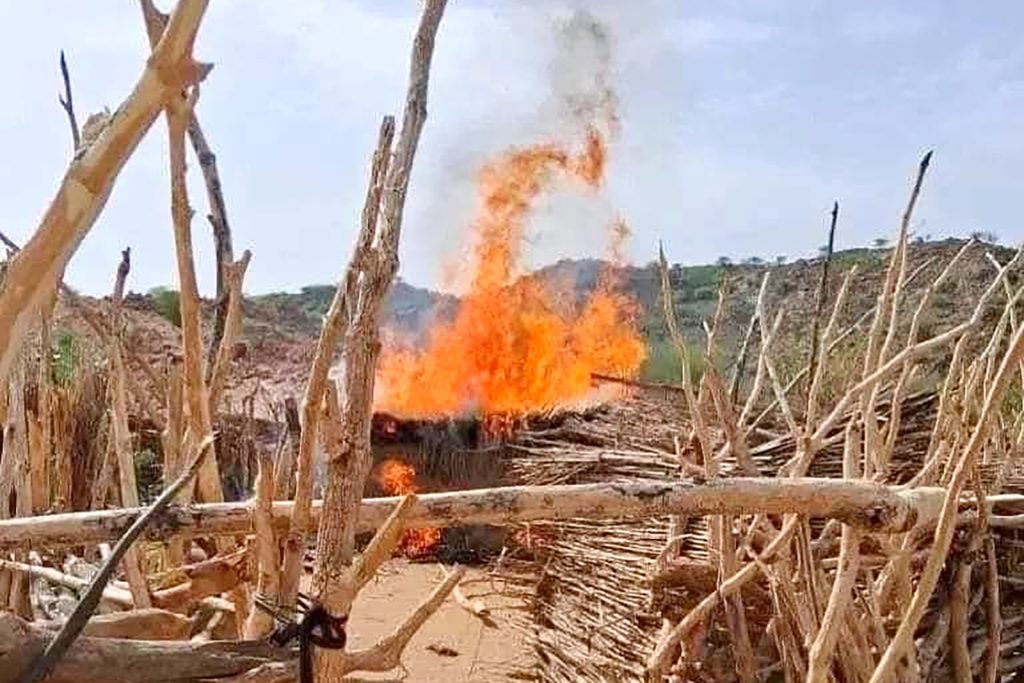 اتهامات للدعم السريع بحرق 3 قرى في شمال دارفور