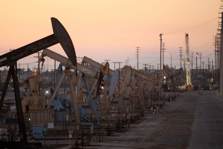 FILE PHOTO: Oil rig pumpjacks, also known as thirsty birds, extract crude from the Wilmington Field oil deposits area where Tidelands Oil Production Company operates near Long Beach, California July 30, 2013. REUTERS/David McNew/File Photo
