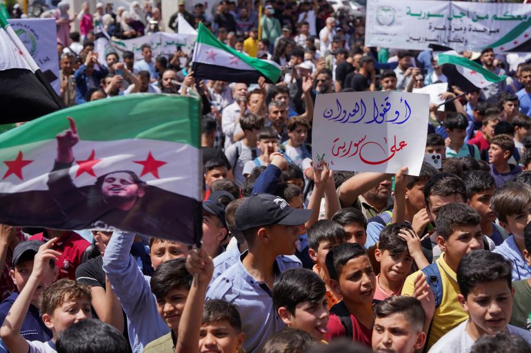 Demonstrators protest against Israeli attacks on Syria, in Hama, Syria May 4, 2025. REUTERS/Karam Al-Masri