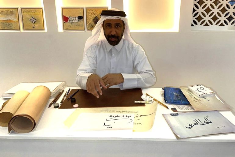 فنانون يجسدون بأعمالهم شعار معرض الدوحة الدولي للكتاب "من النقش إلى الكتابة" وكالة الأنباء القطرية