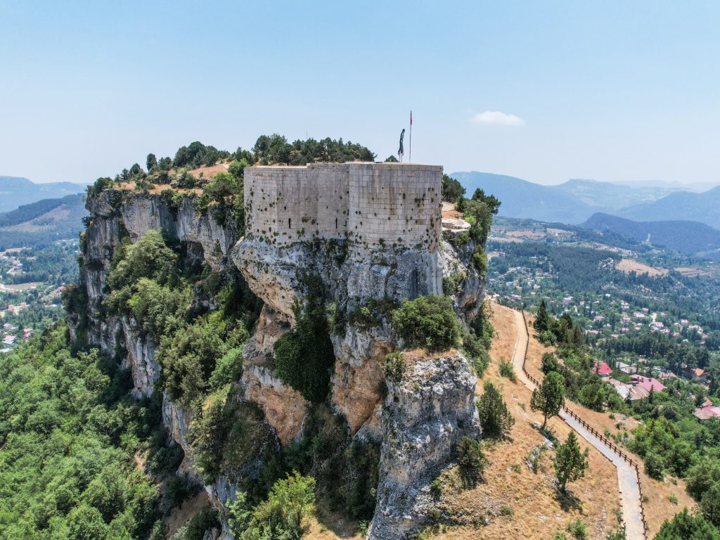 من جبال طوروس إلى قلاع كيليكيا.. مسار سياحي جديد لعشّاق المشي في تركيا