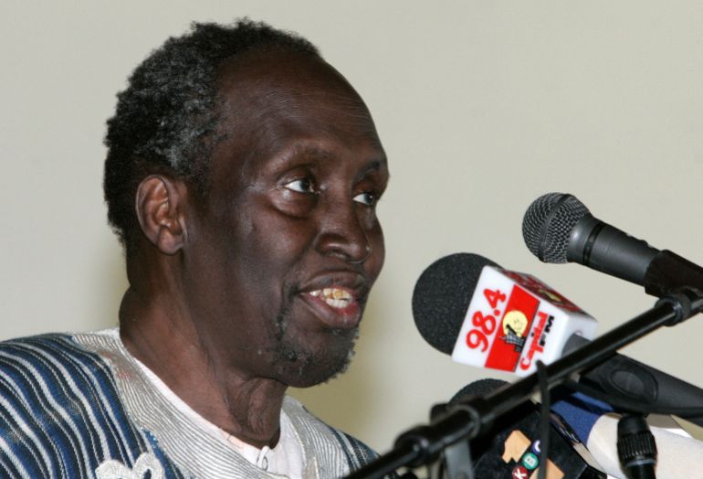 FILE PHOTO: Kenyan author Ngugi Wa Thiong'o speaks during the launch of his new book "Wizard of the Crow" at the University of Nairobi January 15, 2007. The book, which took Wa Thiong'o more than six years to write, was released on Monday, about 20 years after his novel "Matigari". REUTERS/Antony Njuguna (KENYA)/File Photo