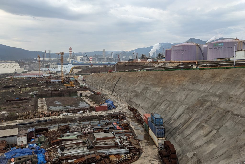 قصة “هاريتا” الإندونيسية.. حين تتجرع مياها ملوثة لإنتاج سيارات صديقة للبيئة